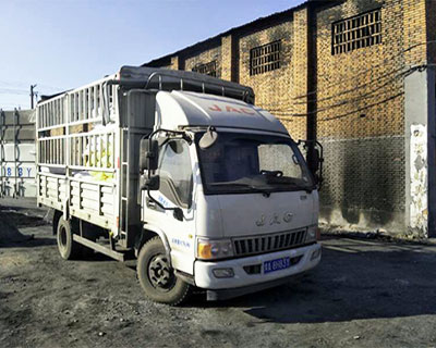 準(zhǔn)備發(fā)車(chē)為顧客送貨