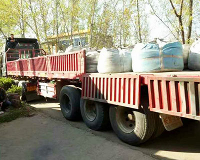綠碳化硅裝車(chē)